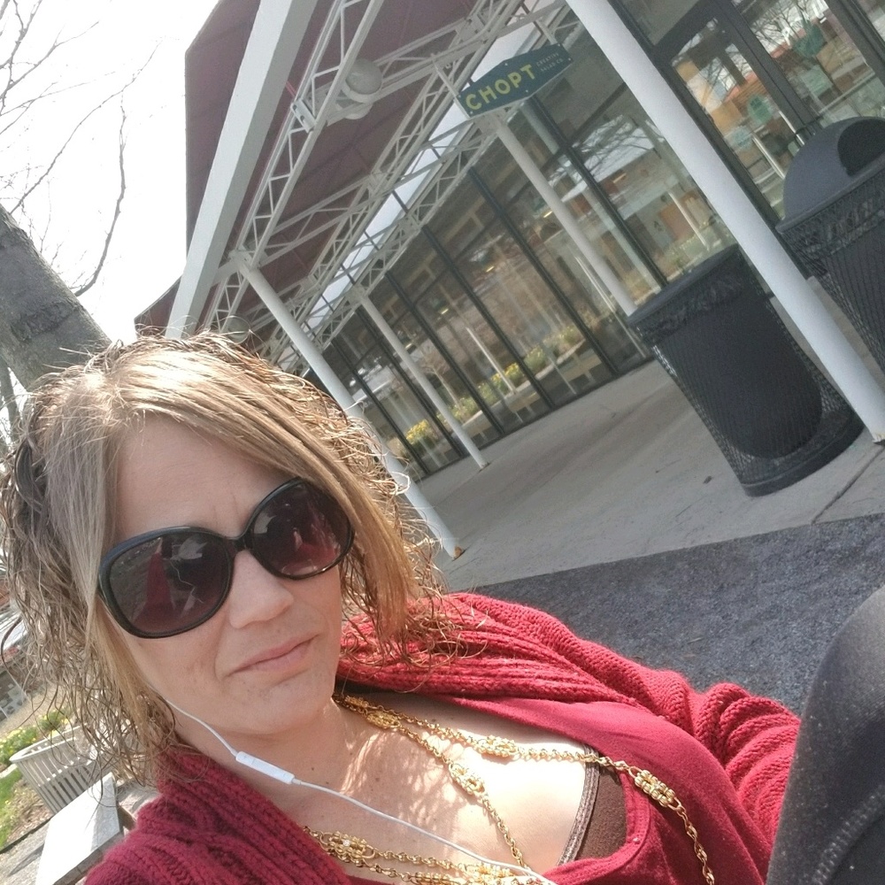 Meet your Posher, Stacie
